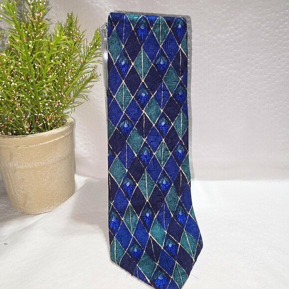 GEOFFREY BEENE MENS TIE DIAMOND IN BLUE GREEN AND BLACK 100 SILK EUC - Picture 1 of 4